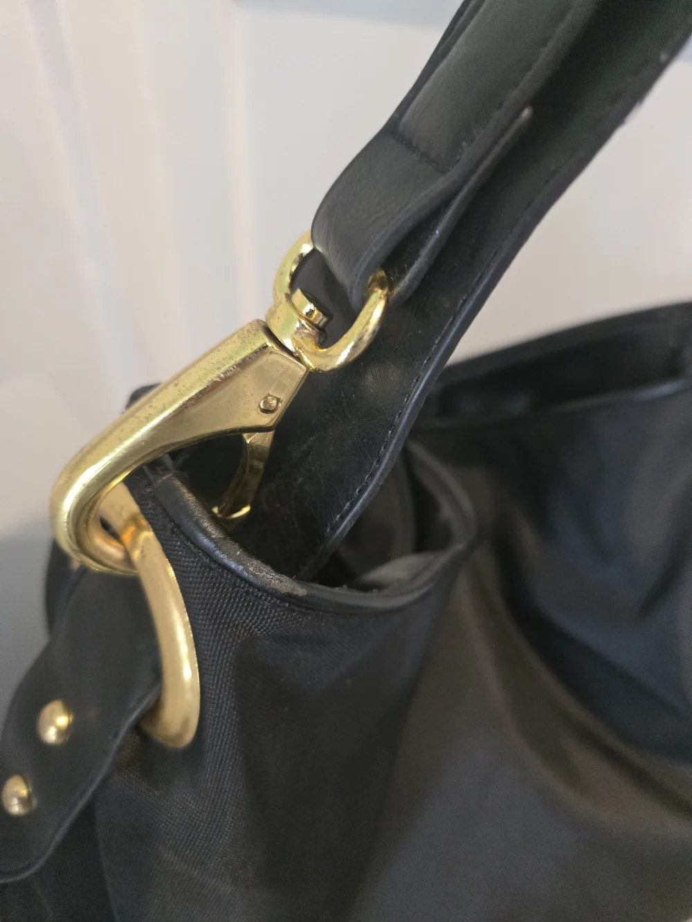 Kenneth Cole Reaction Black Nylon Hobo Bag Gold Hardware Large Shoulder Purse